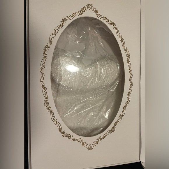 Essence of Australia Style D1846+ Plus Size Bridal Gown US Size 24, Altered - Picture 6 of 7